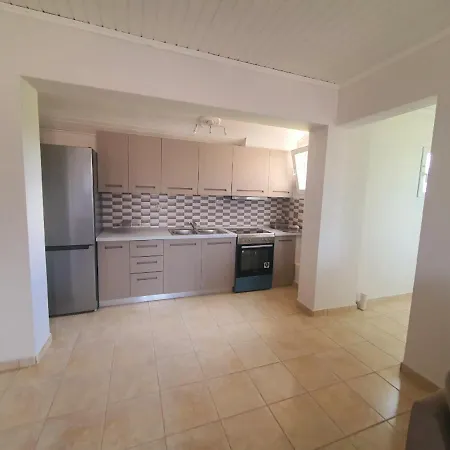 Bella De Lux Apts-3